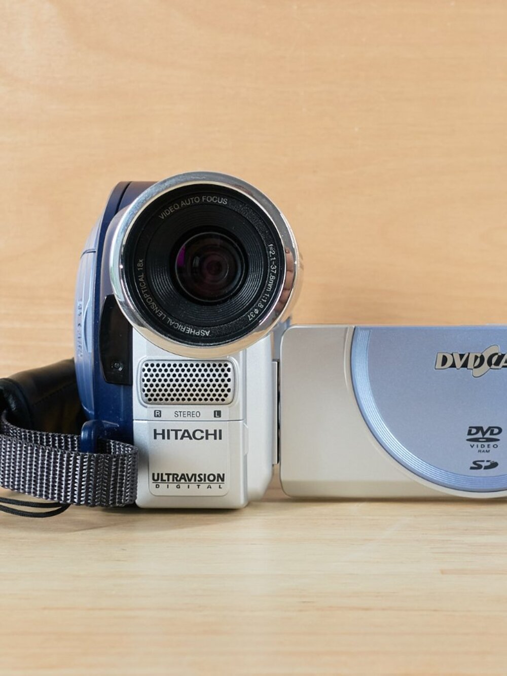 Hitachi DZ-MV550A DVD Camcorder 18x Optical Zoom Tested Working Made in Japan